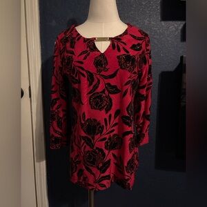JM Collection Red Black Floral Medium 3/4 Sleeve Metallic‎ Detail Dressy Top